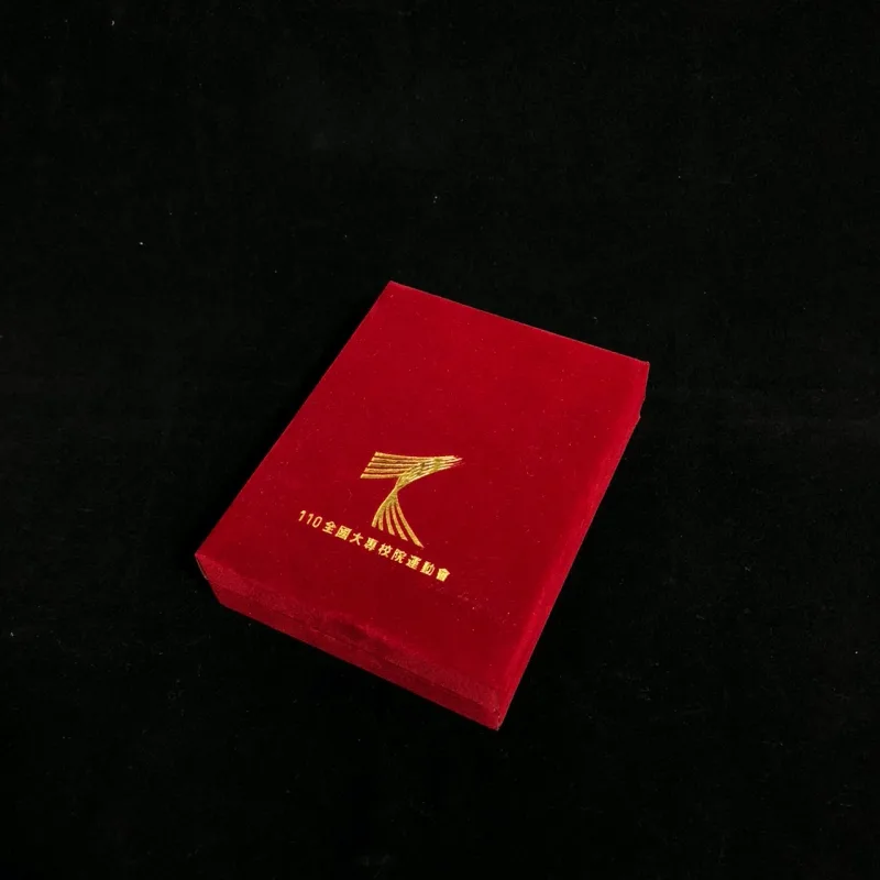 熱情如火的110年全大運,一座專屬於你的客製化獎盃設計 - 2025 文洋獎盃 110年全大運客製化獎牌絨布外盒