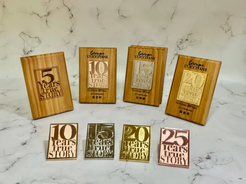 歐舒丹資深員工才有的榮耀！2022年木質與金屬的異材質客製化獎牌