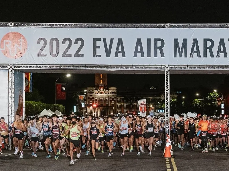 2022年冬季馬拉松賽事推薦!5場絕不能錯過的馬拉松賽事及客製化獎盃設計 - 2025 文洋獎盃 2022年長榮馬拉松