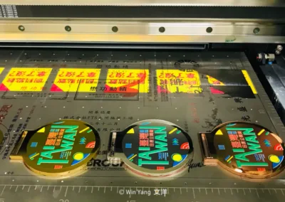 誰說獎牌只有金屬色！UV數位直噴客製化獎牌設計，顏色飽和耐久度高