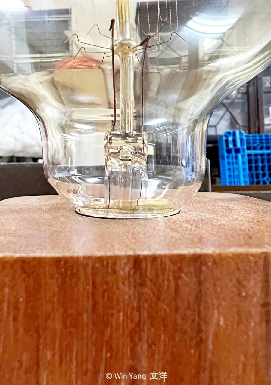 曾經站在電線桿上的材料搖身一變成為環保材質獎盃,台電木橫擔獎盃 - 2025 文洋獎盃 環保材質獎盃設計-台電木橫擔獎盃