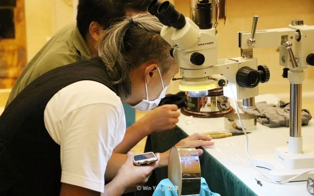 2023緯創女子公開賽高爾夫球獎盃現場雕刻得獎者姓名