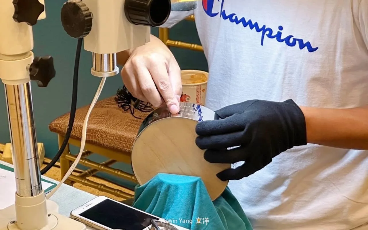 總獎金高達80萬美元的2023緯創女子公開賽,客製化獎盃居然是現場雕刻獲獎者姓名! - 2026 文洋獎盃 2023緯創女子公開賽高爾夫球獎盃現場雕刻得獎者姓名