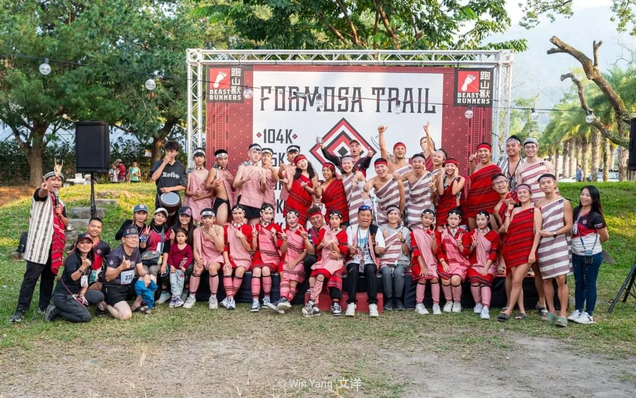 南投山林的盛事!跑山獸FORMOSA TRAIL福爾摩沙古道越野賽事,超過40國國外好手共襄盛舉,融入泰雅族圖騰的客製化獎盃 - 2025 文洋獎盃 2023跑山獸FORMOSA TRAIL福爾摩沙古道越野賽