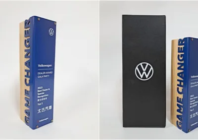 福斯汽車獎盃強調傳統與現代的結合，異材質客製化獎盃設計案例