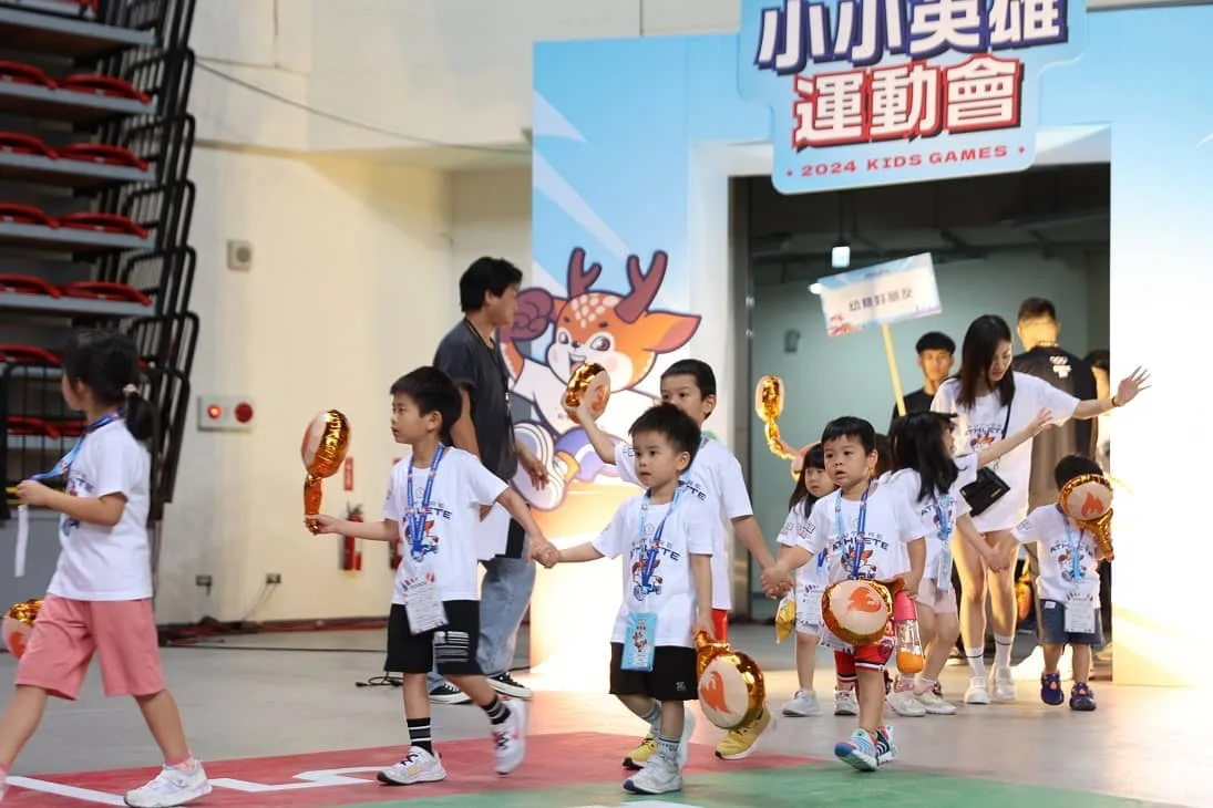 小孩也能參加奧運?!2024奧林匹克小小英雄運動會獎牌設計案例 - 2026 文洋獎盃 奧林匹克小小英雄運動會入場