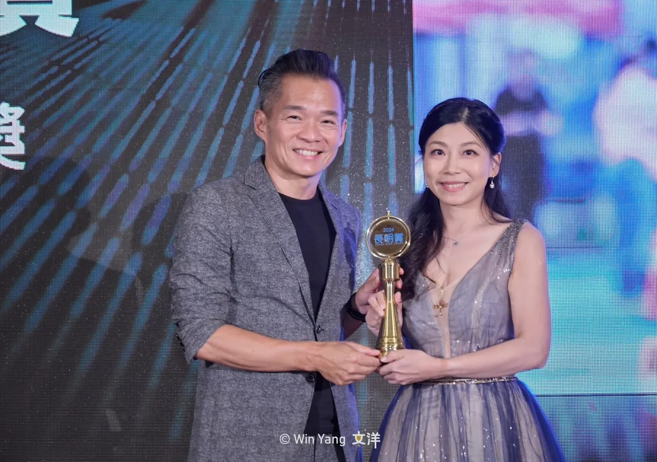 採用金鐘獎造型的長明賞獎盃設計