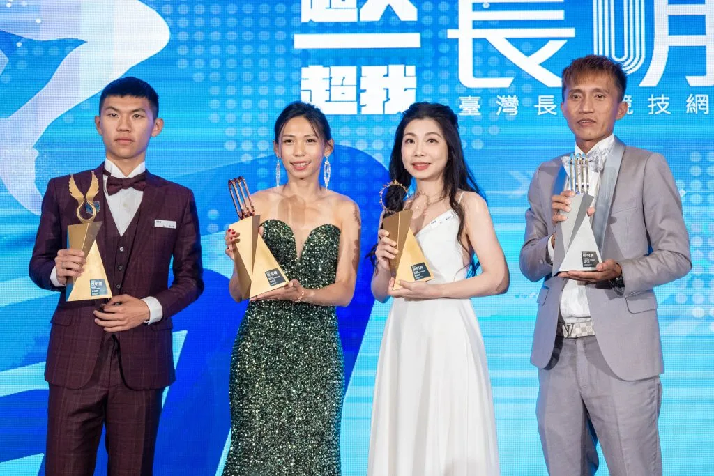 圖說：第三屆長明賞頒發臺灣年度最佳長跑男女運動員獎、最佳潛力獎及長跑扶輪社臺灣年度超馬運動員獎項。／長明賞提供 1024x683 1 - 2026 文洋獎盃